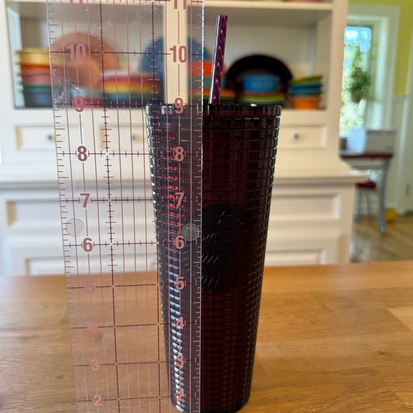 ⭐️ Starbucks 2020 Berry Plum Grid Disco Holiday 24oz Venti Tumbler - Picture 2 of 7